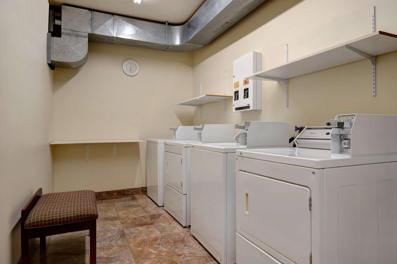 Days Inn By Wyndham Dawson Creek Εξωτερικό φωτογραφία