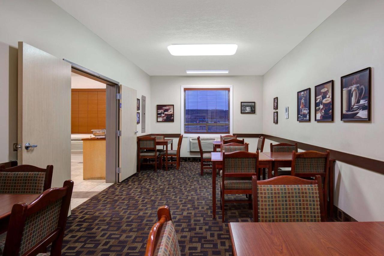 Days Inn By Wyndham Dawson Creek Εξωτερικό φωτογραφία