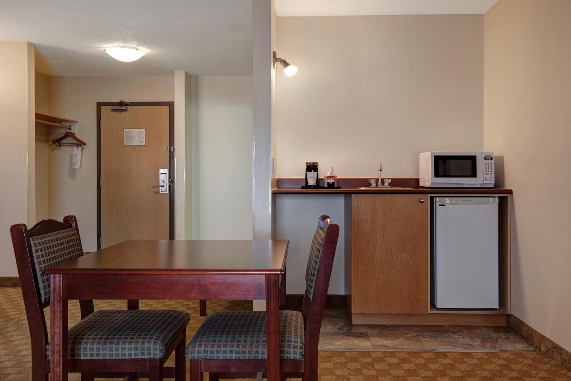 Days Inn By Wyndham Dawson Creek Εξωτερικό φωτογραφία