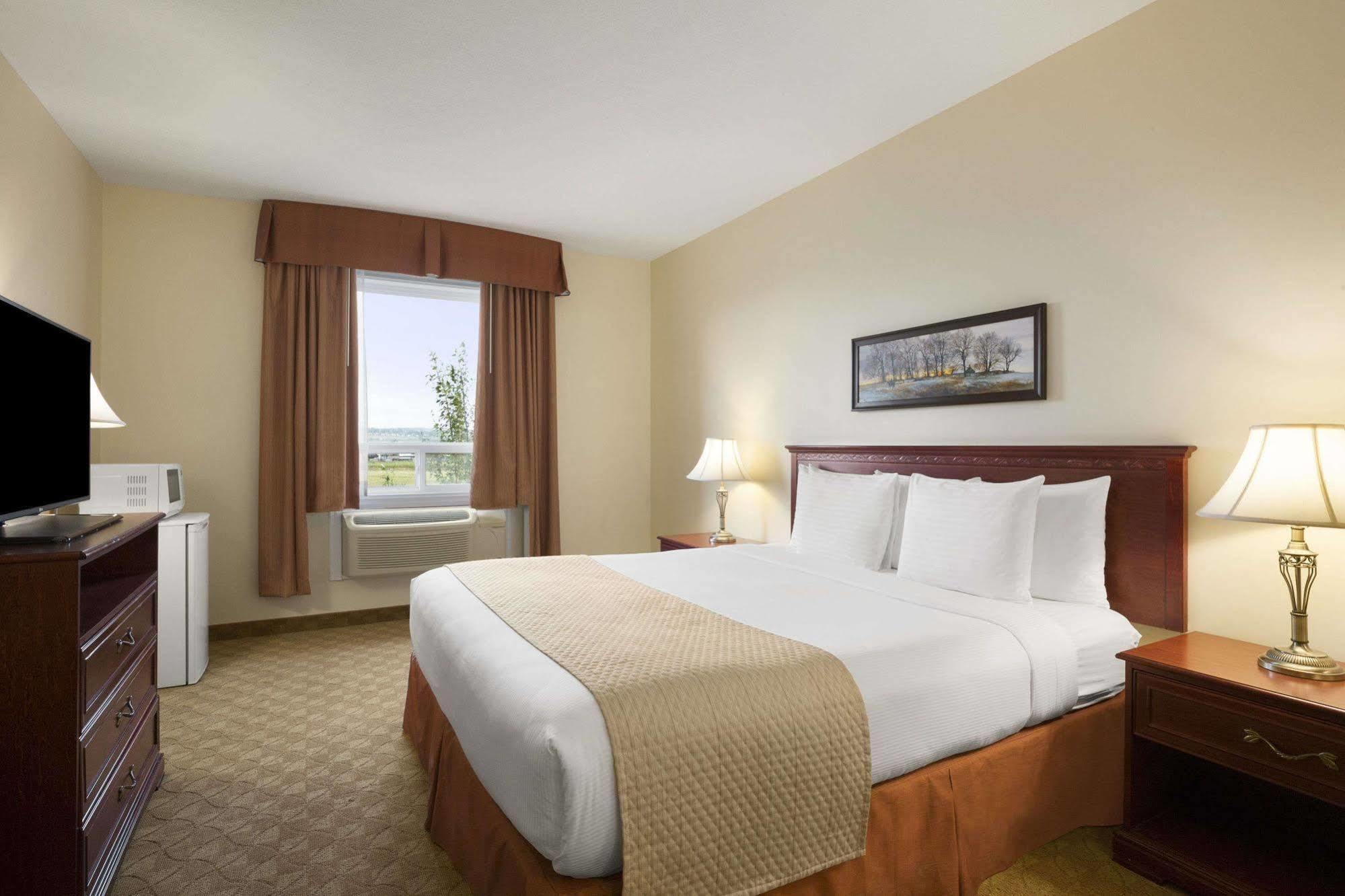 Days Inn By Wyndham Dawson Creek Εξωτερικό φωτογραφία